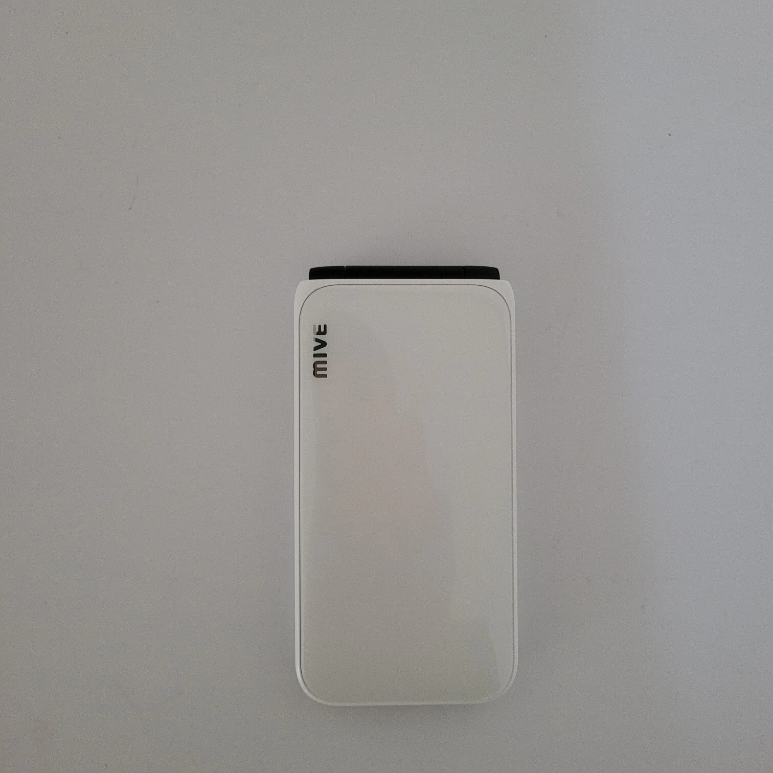 ALT MIVE AT-M120 Style Folder cell phone 32GB LTE/3G - White Unlocked